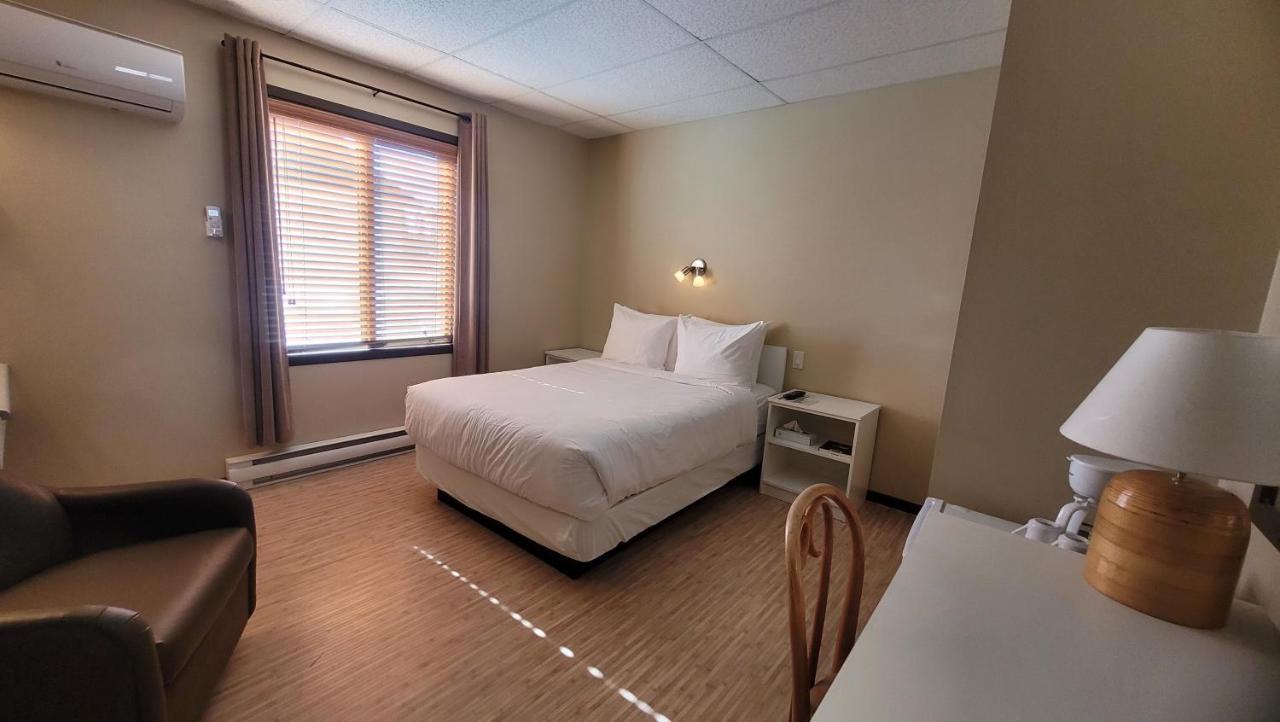 Hotel Aquamer Carleton-sur-Mer ภายนอก รูปภาพ