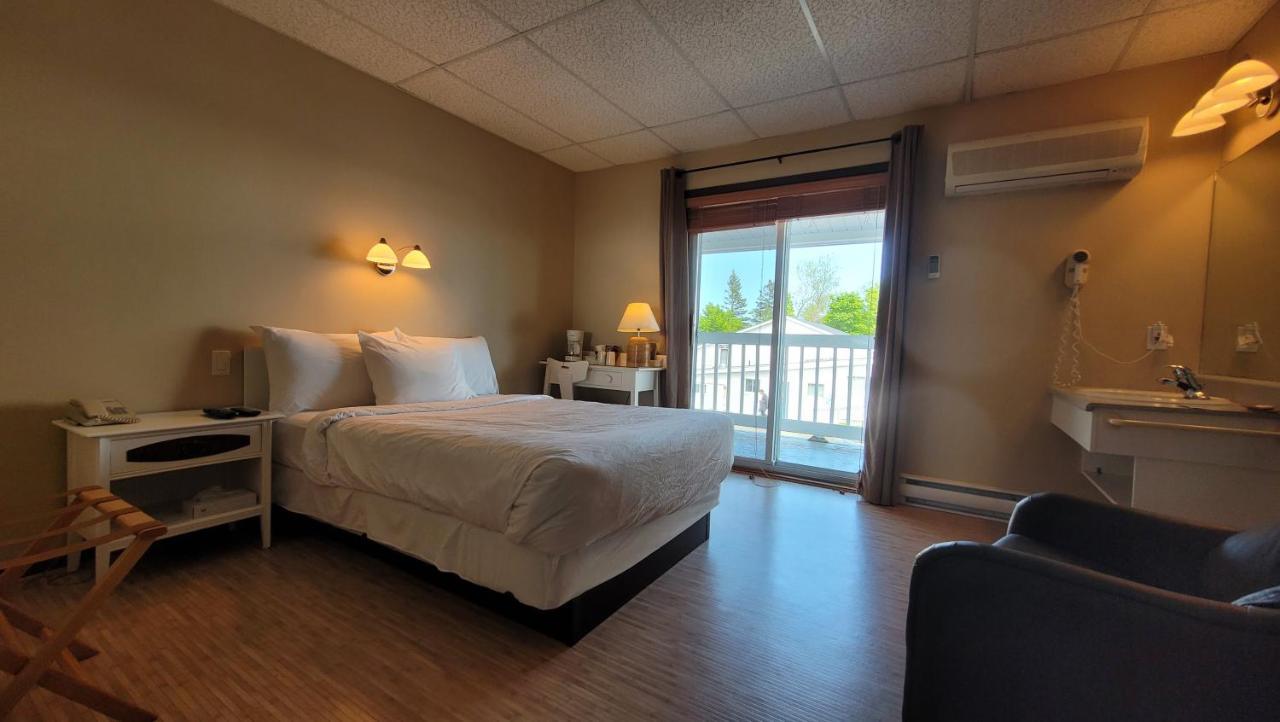 Hotel Aquamer Carleton-sur-Mer ภายนอก รูปภาพ